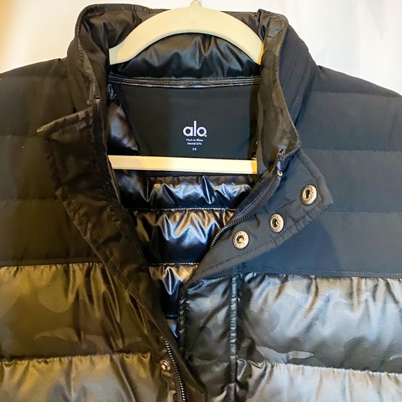 new Alo Yoga black camo puffer jacket - Picture 4 of 5